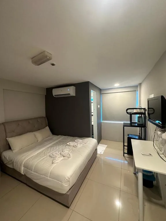 Deluxe Double or Twin Room — Georgetown Hotel