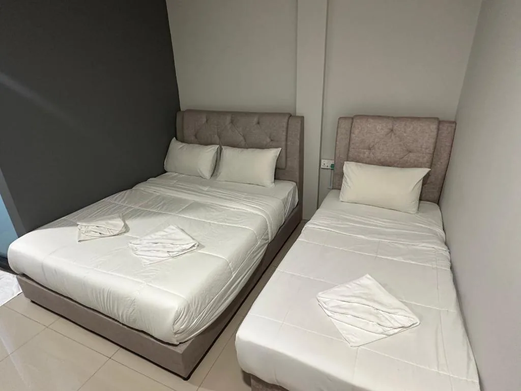 Triple Room — Georgetown Hotel